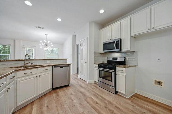 Building Photo - 5703 Marchmont Ln