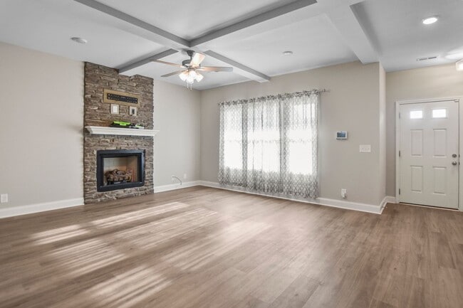 Building Photo - Pet Friendly Four Bedroom!