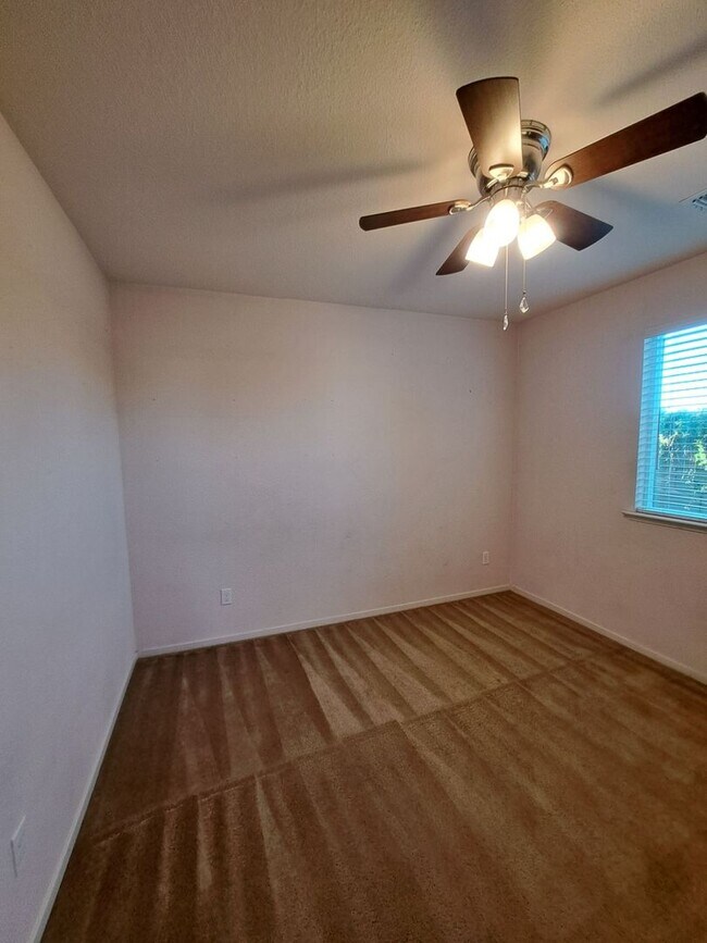 Building Photo - Stunning and Spacious - Don't Miss This Rental Home!