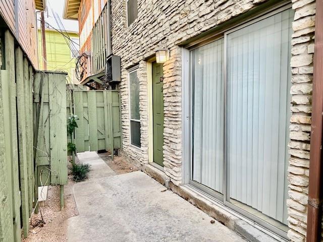 Building Photo - 2800 Cole St