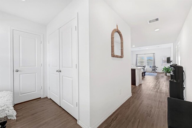 Building Photo - 18122 Rockvine Dr