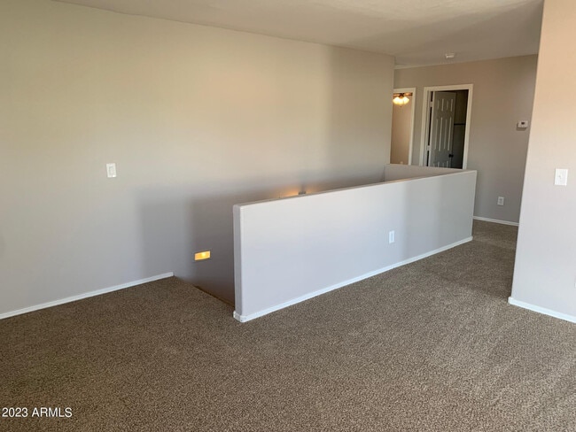 Building Photo - 494 W Cotton Ln