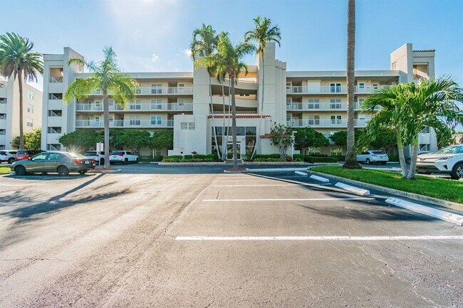 Building Photo - 5701 Bahia Del Mar Cir N