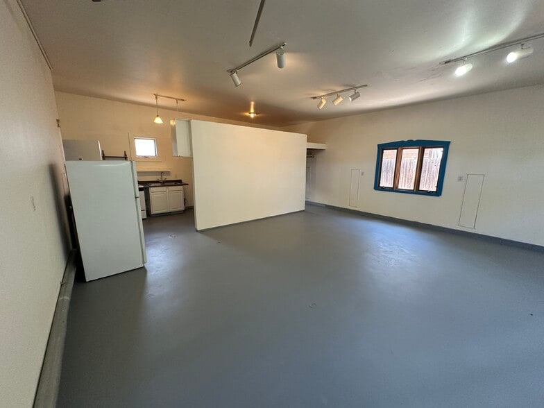 Building Photo - 409 La Joya Rd