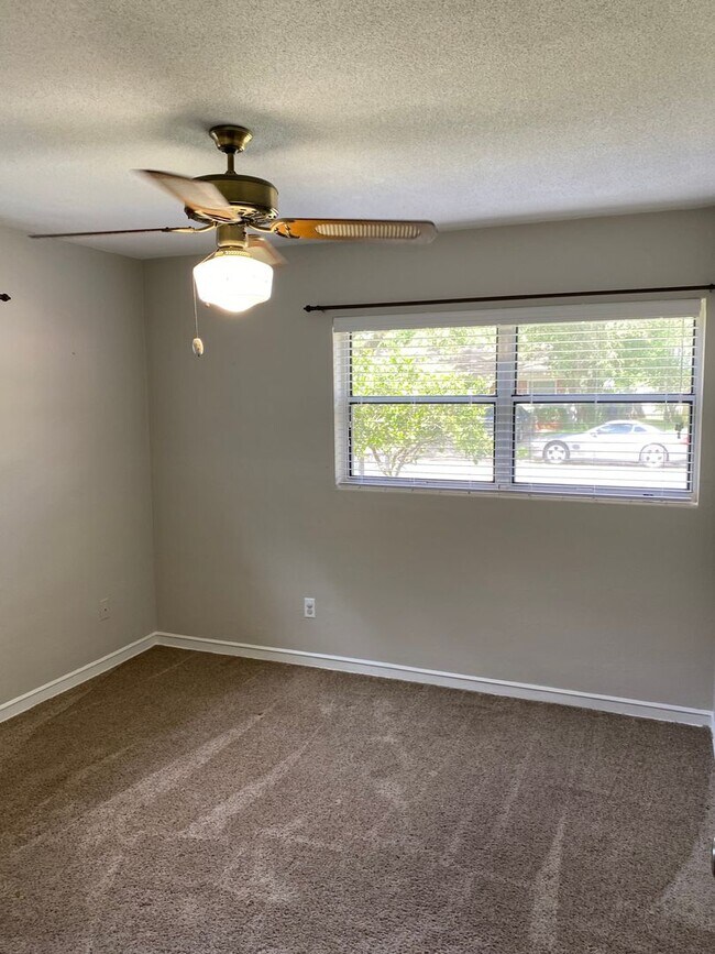 Building Photo - 3/2 Home In Downtown/Conway Area! Zoned fo...