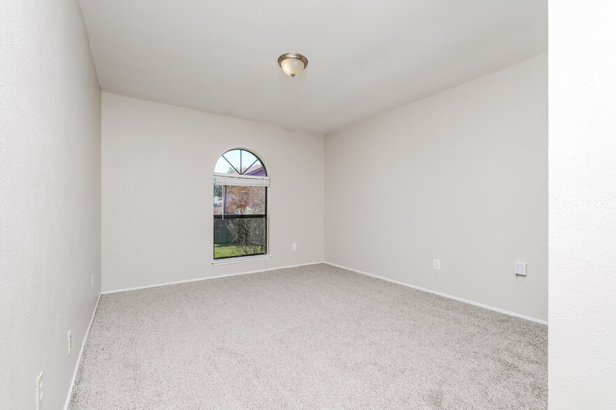Building Photo - 7317 Knight Dr