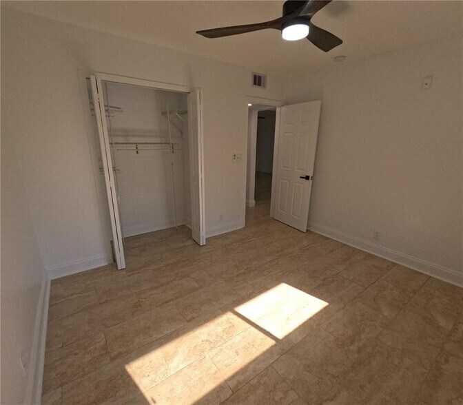 Building Photo - 1423 Holly Heights Dr