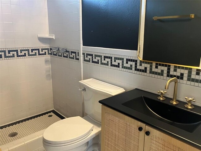 Building Photo - 1916 W 39th St