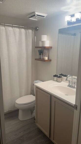 Building Photo - 1720 E Thunderbird Rd