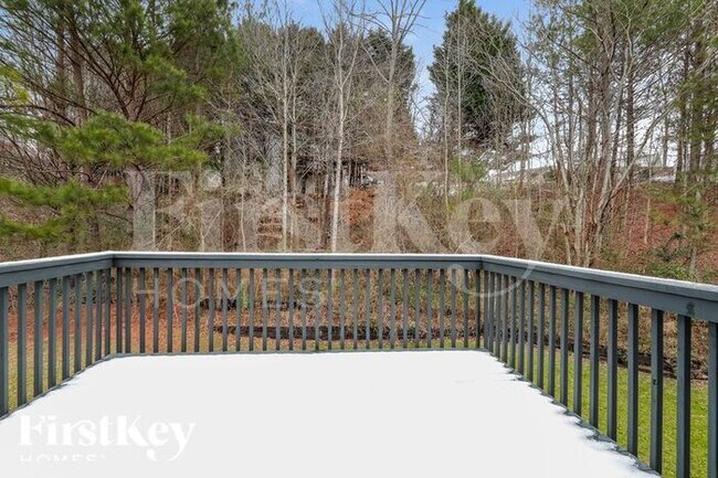 Building Photo - 650 Castlebrooke Dr SE