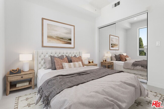 Building Photo - 11727 Kiowa Ave