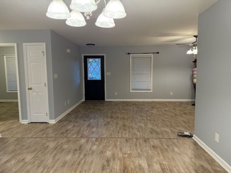 Building Photo - 199 Basin Dr