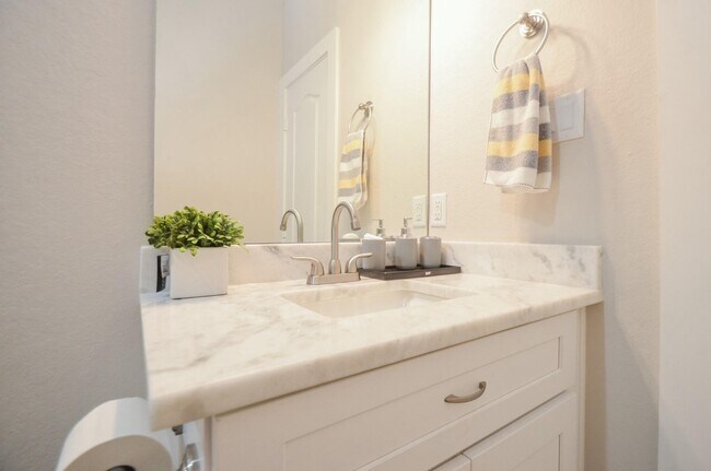 Building Photo - 4511 Reed Rd