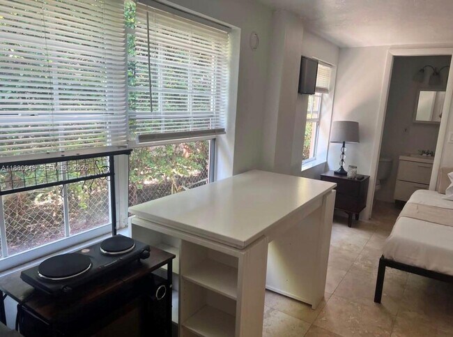 Building Photo - 1949 NE 173rd St