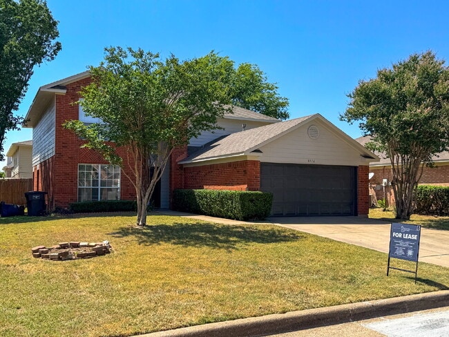 Building Photo - 4-Bedroom, 2.5-Bath, 2 Story Home in Fort Worth!