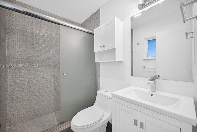 Building Photo - 820 E Cypress Ln