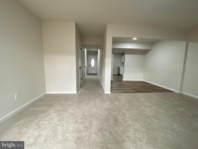 Building Photo - 9 Farrell Ln