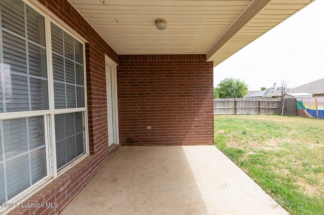 Building Photo - 536 N Kirby Ave