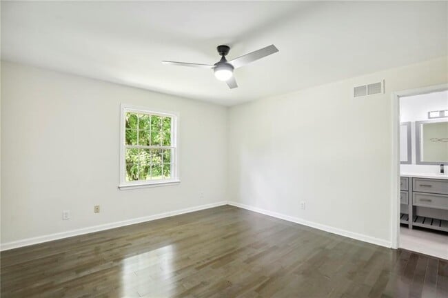 Building Photo - 4935 Cambridge Dr