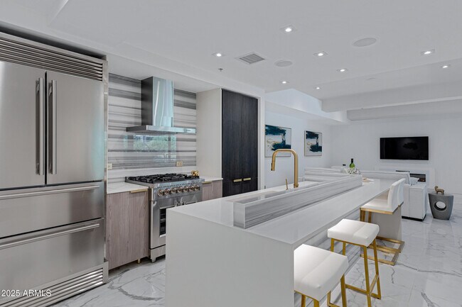 Building Photo - 7167 E Rancho Vista Dr