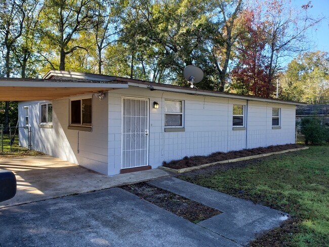 Front Door Entry - 6828 Jack Horner Ln
