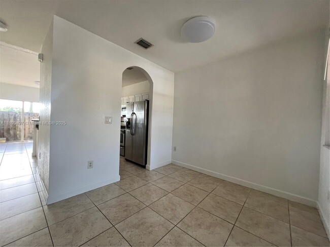 Building Photo - 1480 NE 33rd Ave