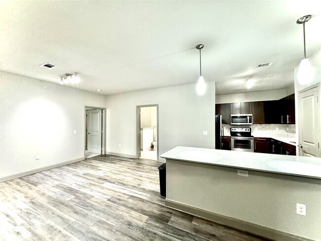 Building Photo - 3788 Richmond Ave.