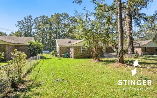 Building Photo - 31 Harding St