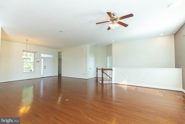 Building Photo - 15 Flag Ct