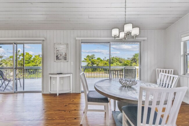 Building Photo - 7745 Manasota Key Rd