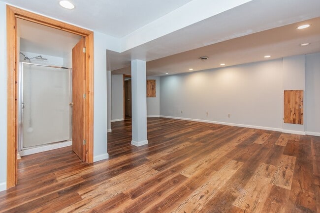 Building Photo - 10701 St Henry Ln