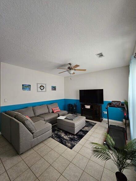 Building Photo - 15913 Adam Rd