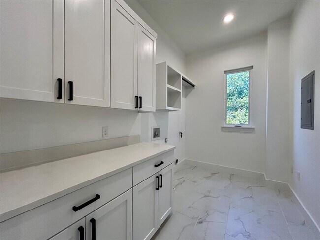 Building Photo - 4010 Clawson Rd