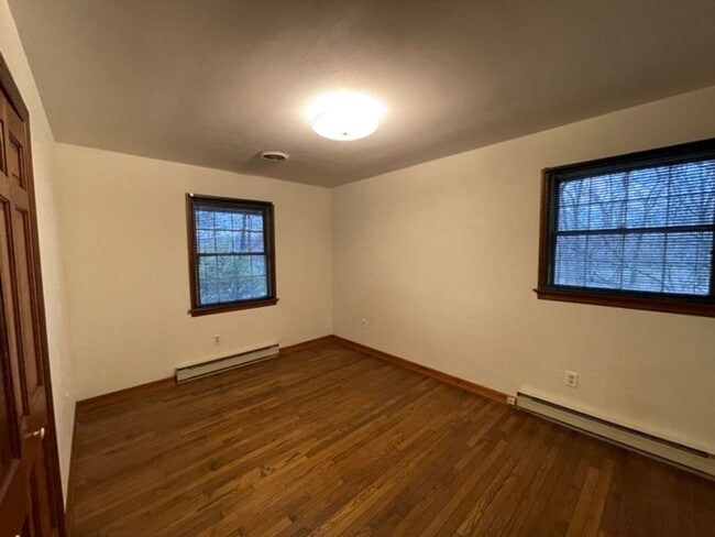 Building Photo - 735 E King St