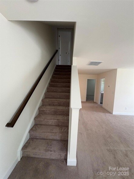 Building Photo - 718 Elam St