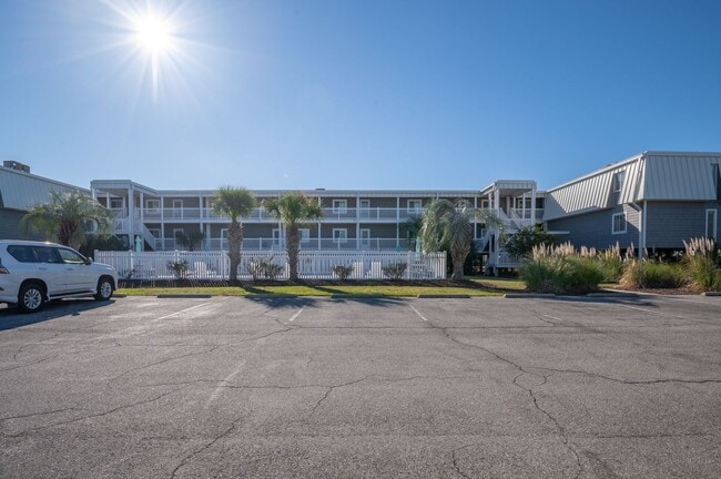 Building Photo - OFF-SEASON MONTHLY RENTAL WILL HELP WITH THOSE WINTER BLUES