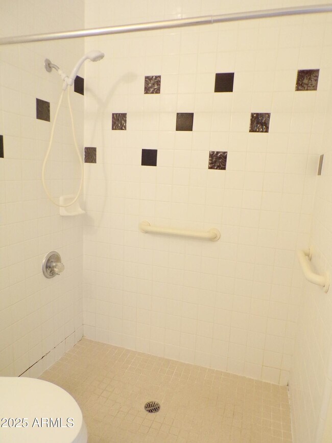 Building Photo - 4251 Plaza Oro Loma
