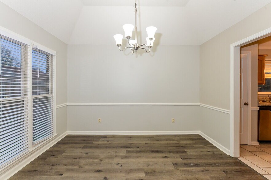 Building Photo - 9254 Chalkwell Ave