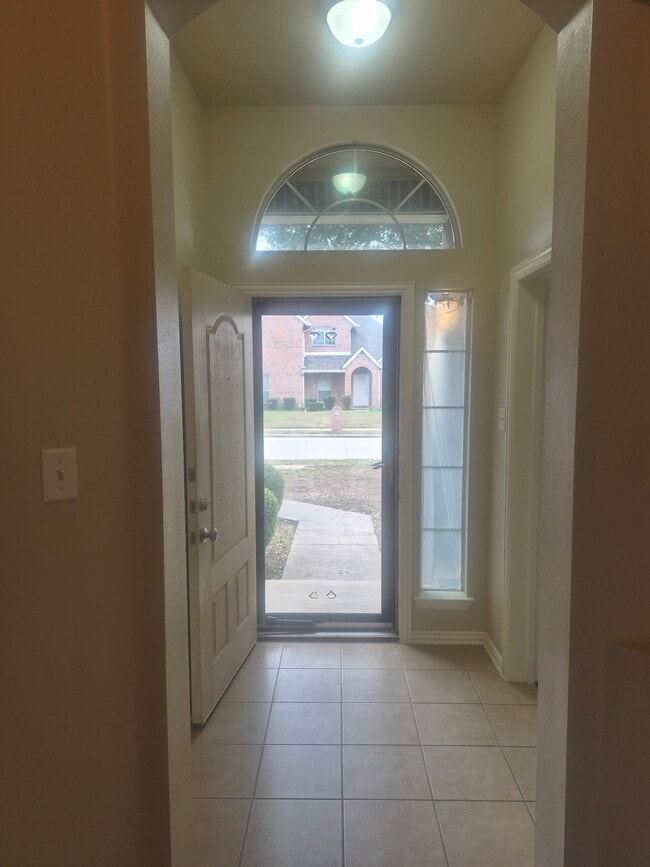 Building Photo - 709 Shady Meadow Ln