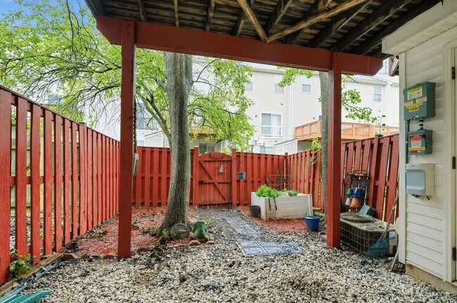 Building Photo - 2420 Dew Meadow Ct