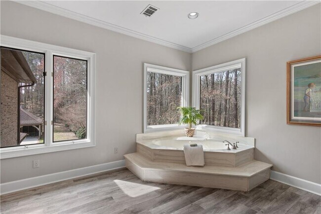 Building Photo - 15905 Westbrook Rd