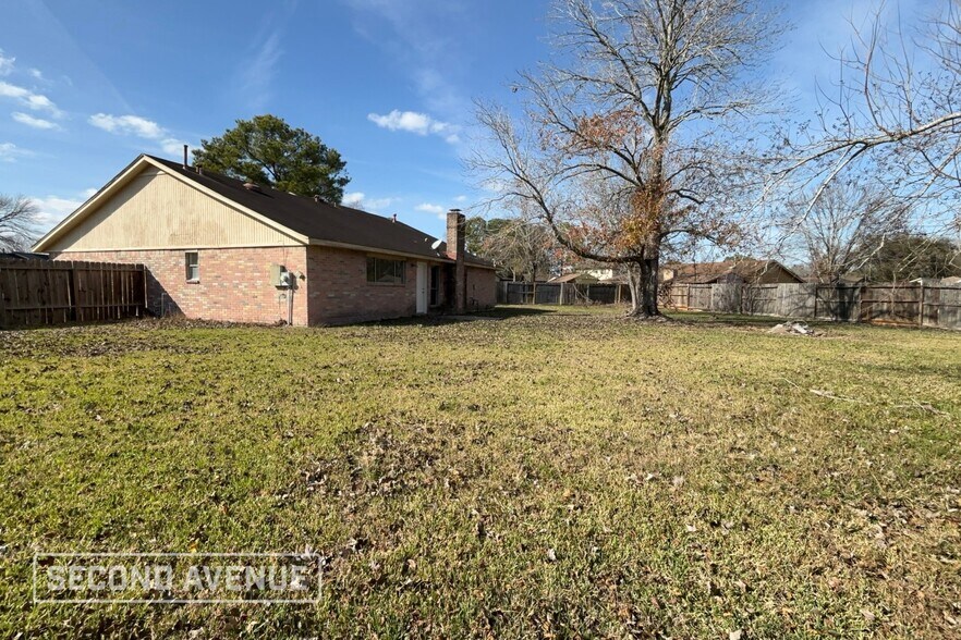 Building Photo - 7706 Waterchase Dr