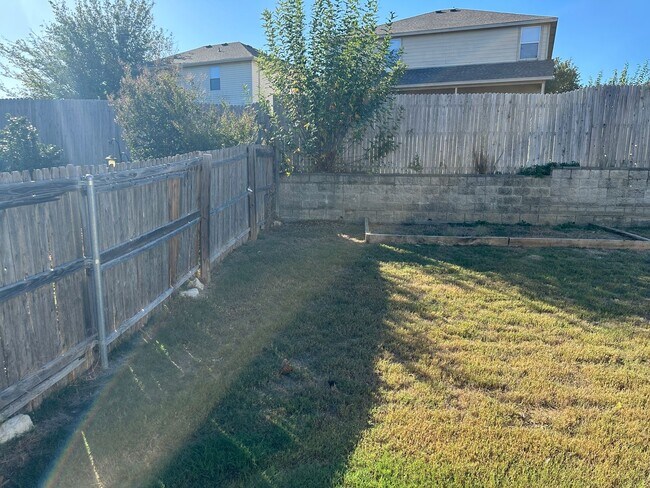 Building Photo - Elegant One-Story Living in the Heart of Sendera Ranch!