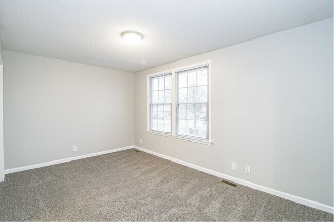 Building Photo - 812 Golf View Pl