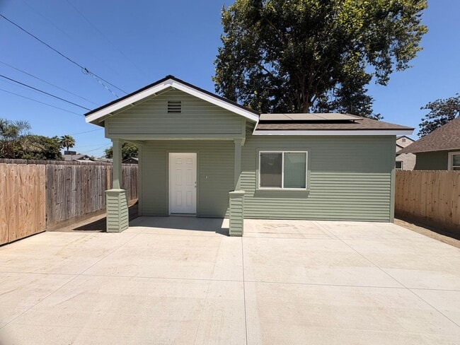 Building Photo - Upgraded 1 bed, 1 bathroom home in Visalia CA.
