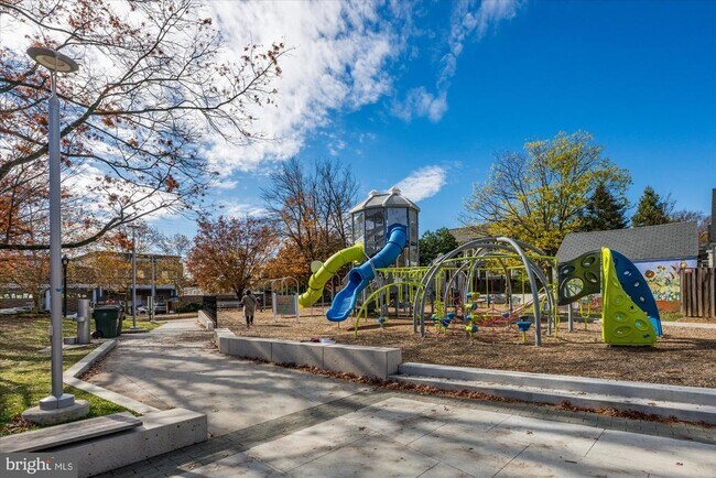 Building Photo - 4915 Hampden Ln