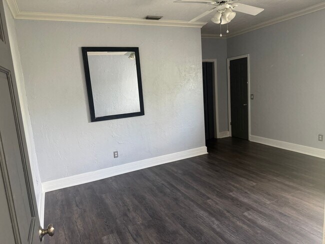 Building Photo - Large Executive Gated Carrollwood Townhome