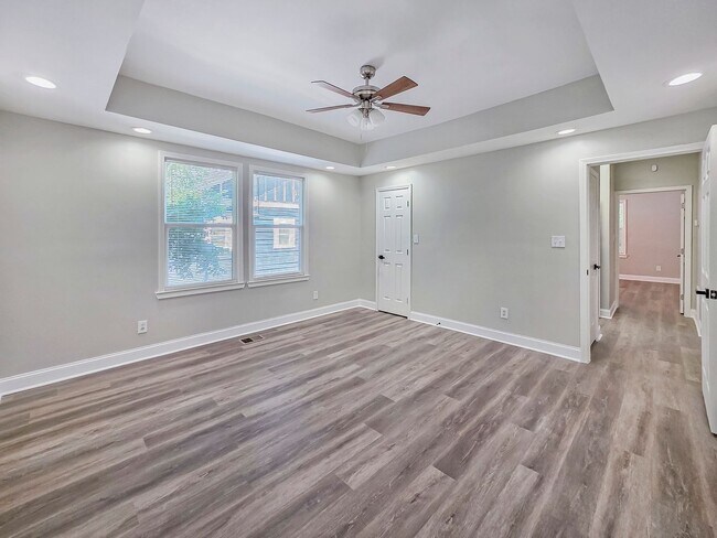 Building Photo - Beautifully Renovated 4 Bedroom Home in th...