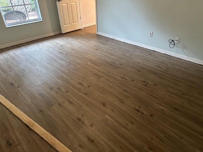Building Photo - You'll love this charming 3/2/2 home in th...