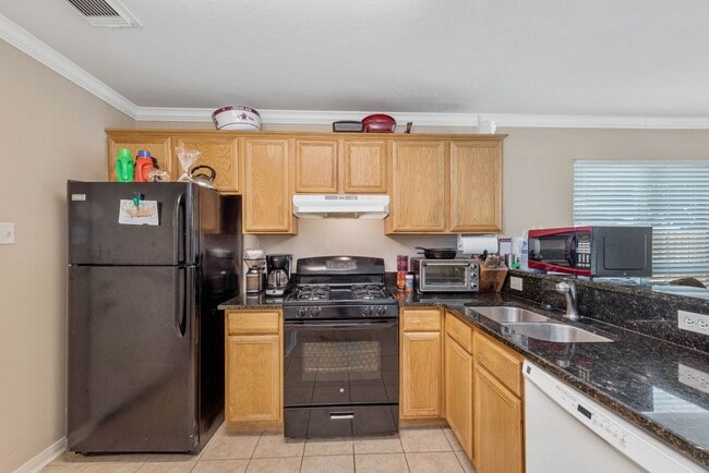 Building Photo - AUGUST 2026 PRE-LEASE!! COME TOUR THIS AMAZING 4 bed, 4 bath Home!!